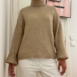 Polotröja  - En super fin stickad tröja. Perfekt till hösten!!