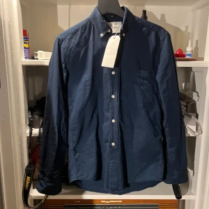 Our Legacy skjorta 44/S - Mörkblå Our Legacy skjorta helt ny endast testad