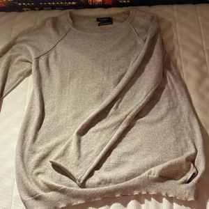 HOLEBROOK SWEDEN tröja - Den är i bra skick, inte använd så mycket. Inga andra fläckar!💕