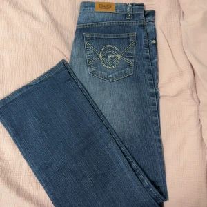 Dolce & Gabbana jeans - Säljer Dolce & Gabbana bootcut jeans pga att dom inte passar mig. Aldrig använda