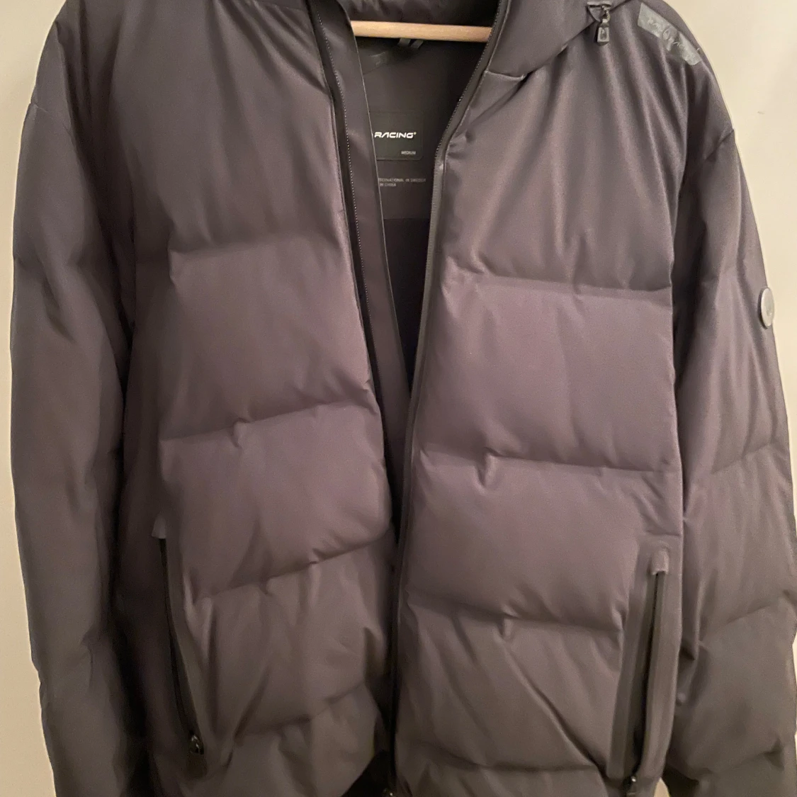 Svart dunjacka från Sail Racing - 92