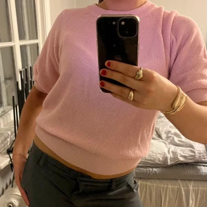 Rosa tröja från Vero Moda  - Säljer min söta rosa tröja från Vero Moda, bra skick använt 3 gånger, pris kan diskuteras!