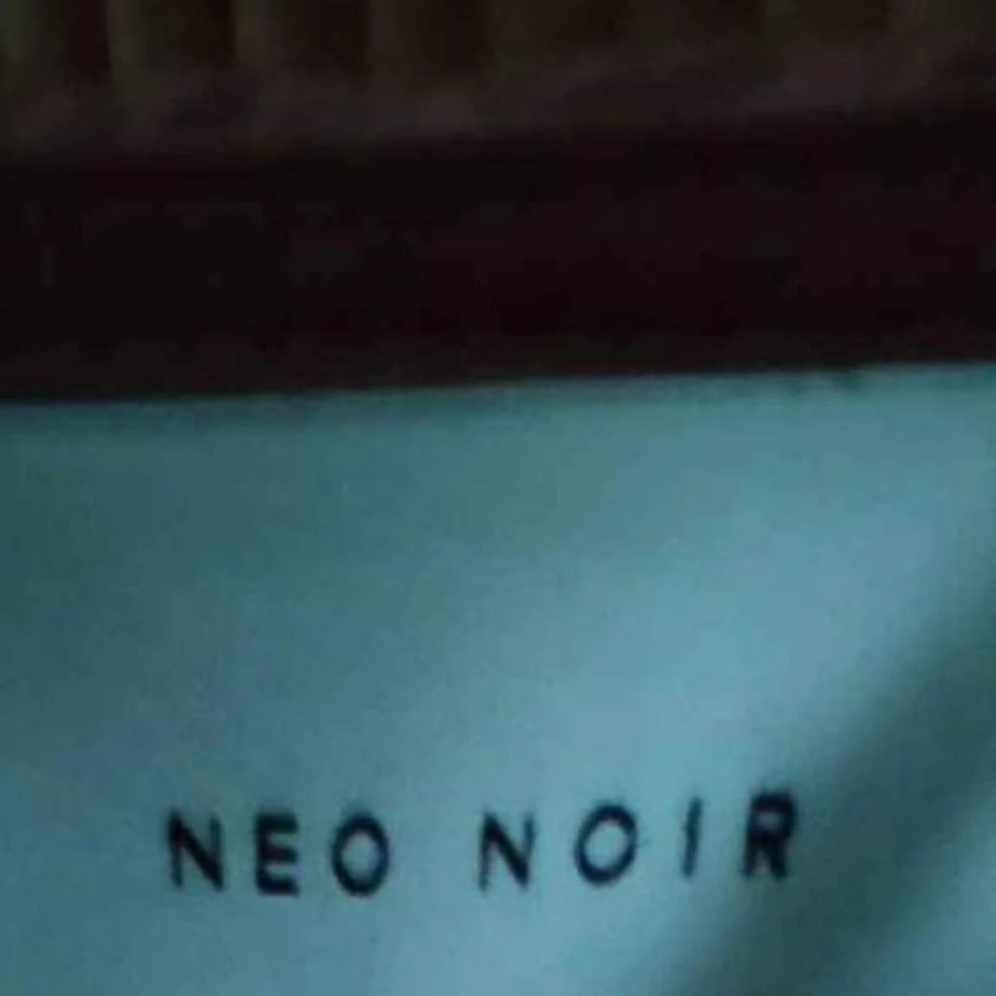 Omlottklänning från Neo Noir stl S Tyget get en Satin känsla, färgen heter Rusty Rose  - 92