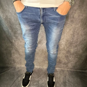 REPLAY ANBASS JEANS  - // Replay anbass jeans | Storlek W32/L32 | Nypris runt 1800kr | Kontakta för fler frågor eller funderingar // Deluxecloset 