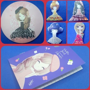 Gulligt Paket - Fickspegel Notebook Pins - Ett paket med 4 pins, 1 liten notebook och 1 fickspegel. ✨️Titta igenom alla mina upplagda & köp fler saker i Bundle för att spara på frakten & få allt du köpt i ett & samma paket✨️ För att köpa med Bundle så får du först trycka i "Köp med bundle" sedan väljer du ut allt du vill köpa för att få allt på samma frakt = Billigare 👌 Om du däremot köper fler varor i olika köp blir det egen frakt för varje köp. Önskar du swisha mej, meddela mej vad du vill köpa så ordnar vi det.