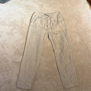 Ralph Lauren Trousers - Säljer nu dessa snygga ralph lauren byxor som inte kommer till användning. Aldrig använda. Mycket bra skick, nypris 2200kr