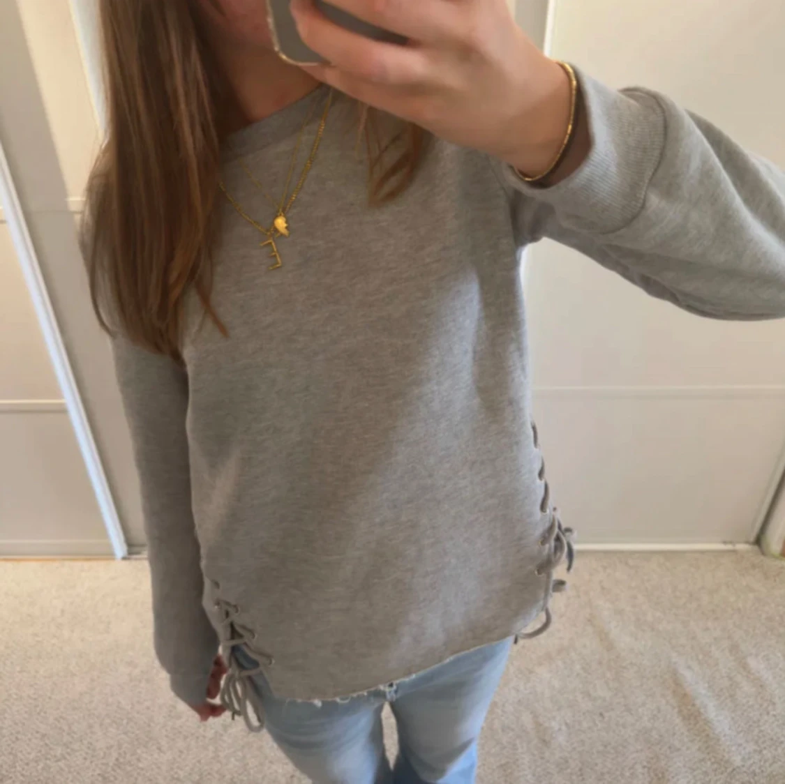 Grå tröja med snörning - 90