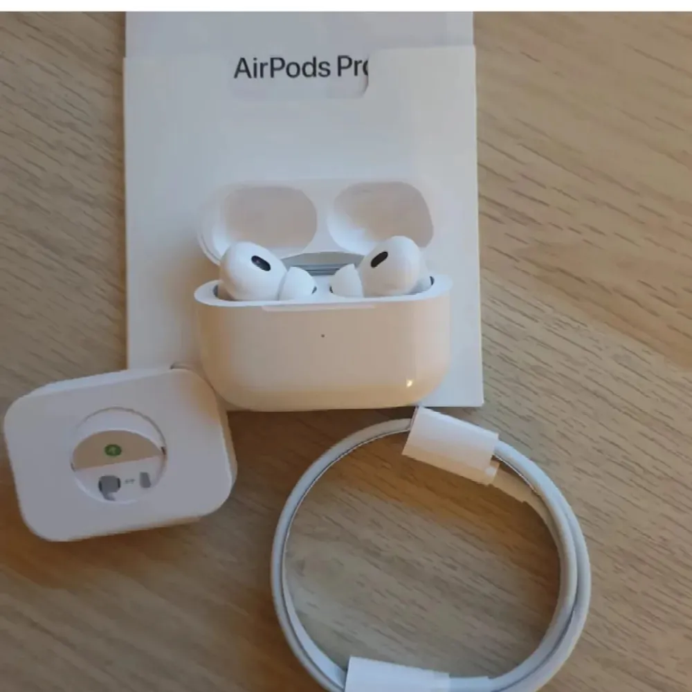 Hej! Säljer air-pods pro 2 som är högsta kvalitet i marknaden just nu! Säljer helt nya och med alla orginala tillbehör. För flera frägor så tveka inte att skriva. Jag kan dela hur mänga bilder du vill!. Accessoarer.