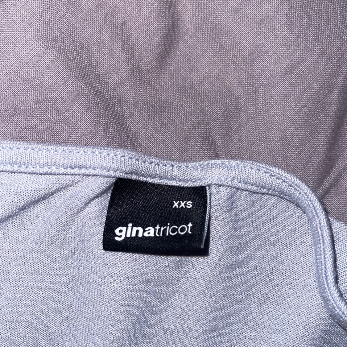 Ljusblå omlottopp från Gina Tricot - 90