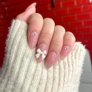 Put a bow on it  - Finns i storlekarna XS-L (Sticky tabs ingår) Alltid handmålade & återanvändbara 💫❤️