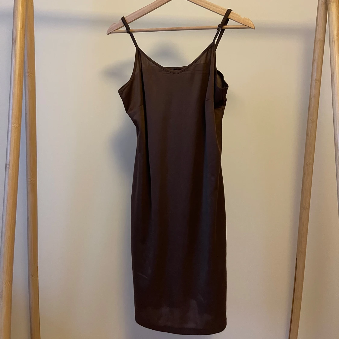 Brun tunn klänning