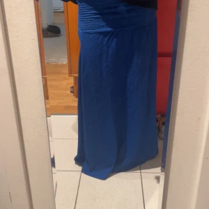 Mörkblå Kjol/Klänning - Superfin klänning i cool färg som kan användas som både kjol och klänning! Perfekt till vår och sommar både vardagligt och till fest💕