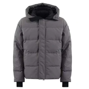 Canada Goose Black Label  - Äkta Canada Goose vinterjacka i nyskick. Endast använd vid ett fåtal tillfällen.