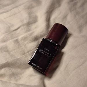 Parfym CAIA - BISOU-parfym från CAIA🥰. Enbart sprejad engång då jag inte tycker att den passar på mig✨️ Priset kan diskuteras😊