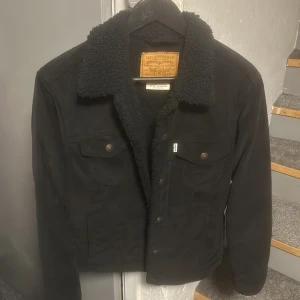 Levis jacka - En varm och skön jacka från Levis som har blivit använd fåtal gånger, inprincip nyskick