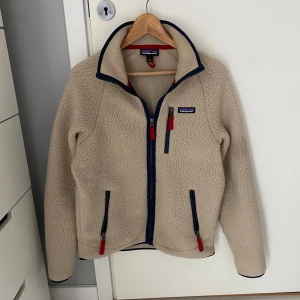 Patagonia fleece - Tja! Säljer nu denna snygga patagonia fleece! Fleecen är i storlek S! Jackan är i fint skick! Skriv vid frågor eller bilder! Vid snabbaffär=bättre pris!