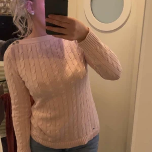 Stickad tröja - Söt stickad tröja från ralph lauren. Köpte av en tjej på vinted men är osäker om det är min stil. Kom privat för mer info.