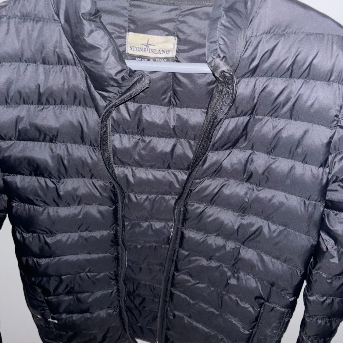 Svart pufferjacka från Stone Island - 90