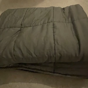 Tyngdtäcke - Säljer ett grått  6kg tyngdtäcke i bra skick.