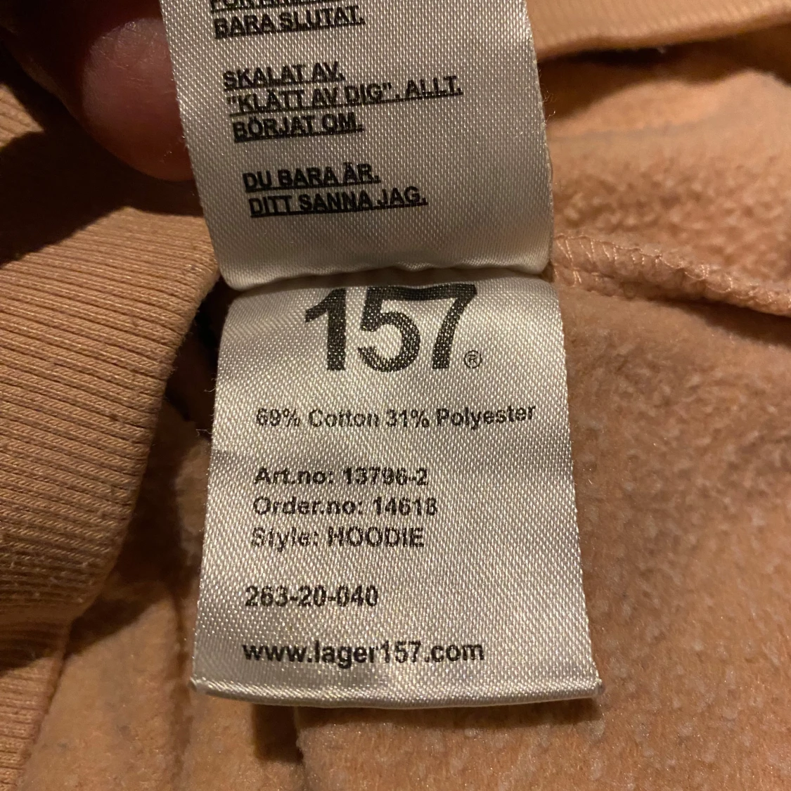 Aprikos färgad hoodie från Lager 157 M - 93