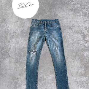 Dondup jeans - As fetta dondup jeans i top skick. Jeansen är storlek 32. Nypris 4000 vårt pris 899. Skriv vid fler frågor eller funderingar!