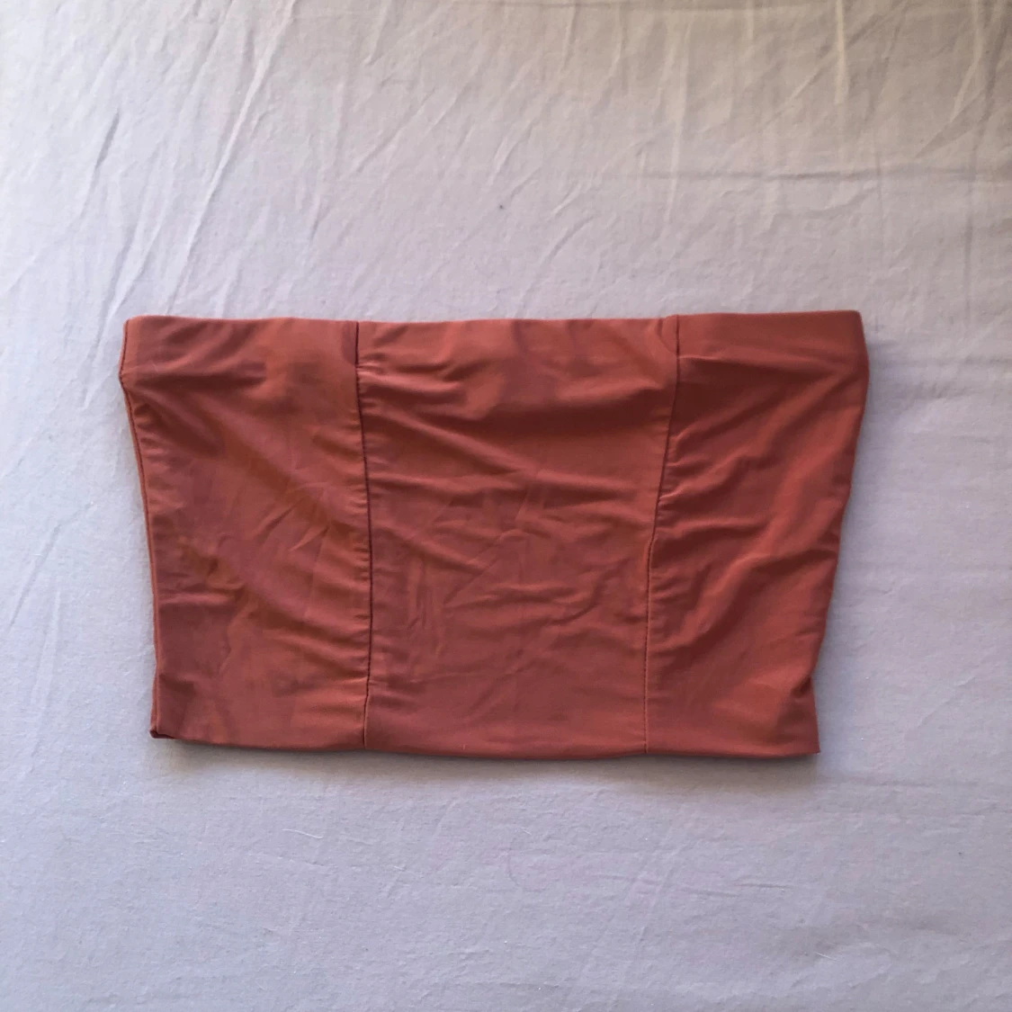 Tubtopp från PrettyLittleThing