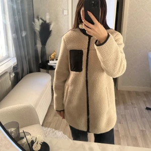 Beige fleecejacka  - Aldrig använd 