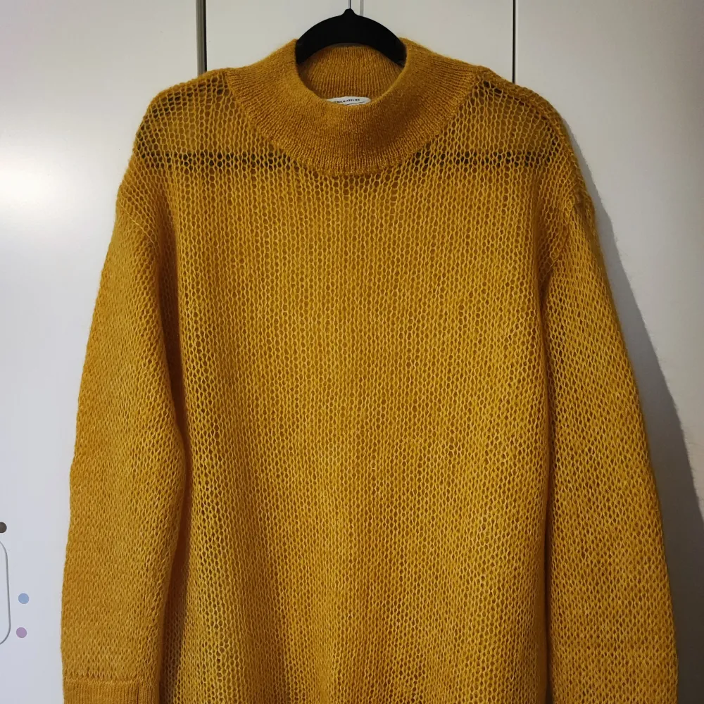 Warm and bright 🌞 jumper from &Other stories, size XS is indicated, but would be good also for S and M as it's oversized. Very good condition, looks like new . Stickat.