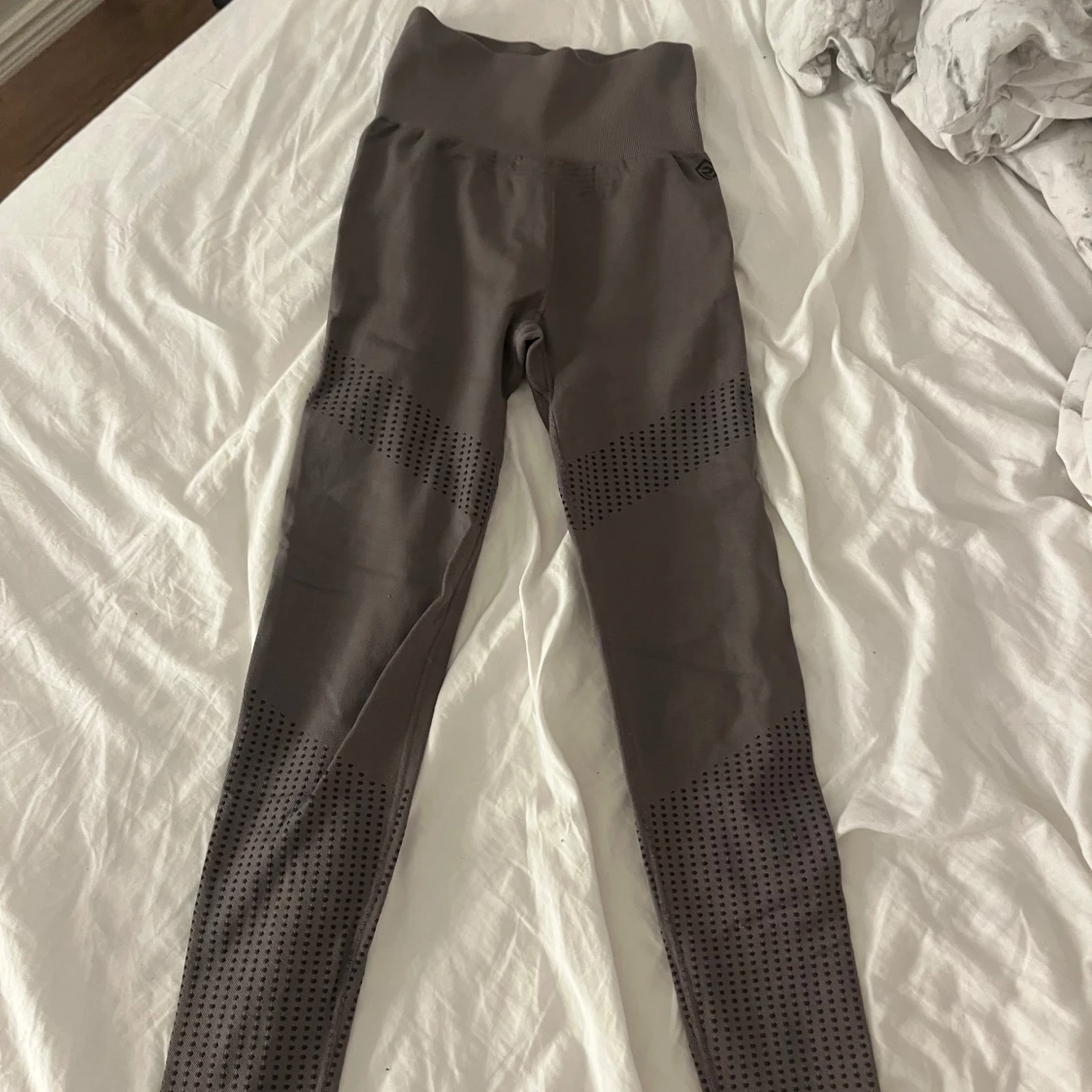 Gråa träningsbyxor