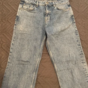 Blåa jeans i bra skick  - Jeans i jätte bra skick använda 1-3 ggr 