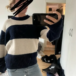 Stickad tröja - Stickad tröja från hm, nyskick💞