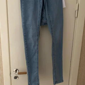 Jeans - Jeans från bubbelroom Nypris någon stans runt 350 Nu 180🩷  Prislappen är kvar