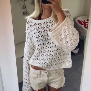 Stickad tröja gina - Superfin stickad tröja från Gina i utan defekter köpt på plick, lånad bild. Finns inte att köpa längre, säljer då den inte kommer till användning, nypris 400kr❤️