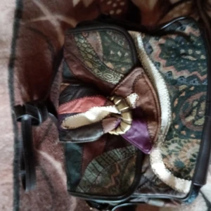 Handväska mönstrad  - Fin handväska mönstrad i fint skick.