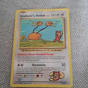 Pokemon kort - Säljer detta Pokemon kort de är ett samarbete med en streamer och säljs inte längre kostar egentligen 200 mitt pris 75