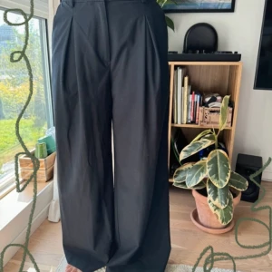 Kostymbyxor  - Köpta på vinted. Lånade bilder förutom sista. Bra kvalité oanvända från mitt håll. 