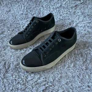 Lanvin - Lanvins i utmärkt skick! | Somsagt riktigt fint skick finns nått litet tecken på användning! | Storlek 8 som motsvarar en 42-43! | Ställ gärna frågor innan du köper!