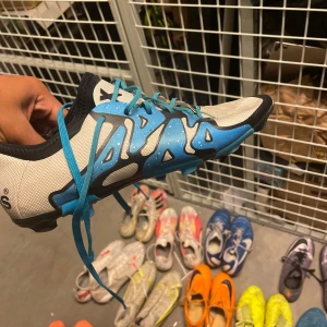 Fotbollsskor - Väldig bra skick och sköna fotbollsskor 