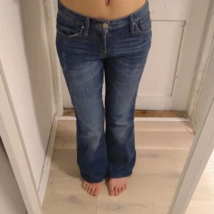 Bootcute jeans - Superfina bootcute blå jeans. Köpte här på plick. Säljer då dom var lite för korta. (Är 172). Bilderna är lånade från förra ägaren. Storlek 8, men passar på mig som har 36-38. 💞💞