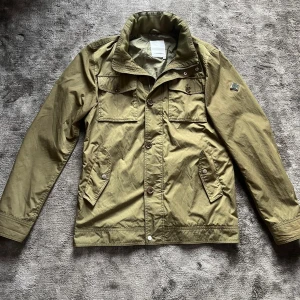 J Lindberg jacka - Säljer denna feta J Lindberg jacka i storlek M. Sjukt snygg och väldigt bra skick. 