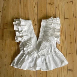 Topp med volang  - Så himla fin!!! 