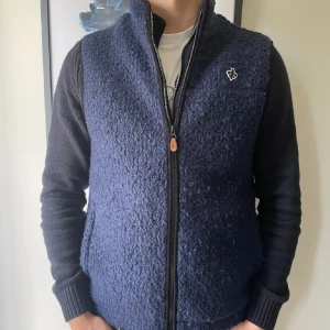 Morris väst - Säljer nu min Morris väst då jag inte använder den längre. Skriv för fler bilder. Priset är inte hugget i sten!💯