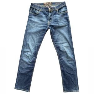 jacob cohën jeans  - Säljer dessa riktigt fina byxorna i från de italienska lyx varumärket jacob cohën 🇮🇹vid frågor och funderingar skriv  Modell 688 