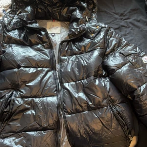 Moncler maya - Skick 10/10 knappt använd perfekt för vinter