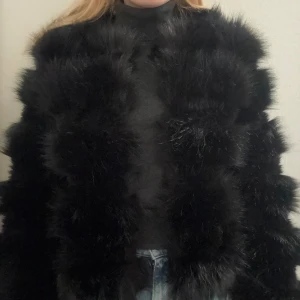 Pälsjacka (fakepäls) - Pälsjacka från Vera&Lucy i bra skick 