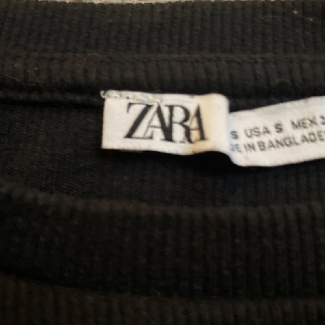 Svart volang tröja från Zara  - 92