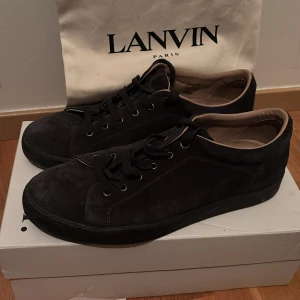 Lanvin  - Säljer nu mina riktigt feta lanivns som är i toppen skick helt nya använda endast en gång. För mer bilder är det bara att skriva👍👍
