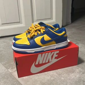 UCLA LOW DUNKS - Helt nya UCLA dunks!✨Helt oanvända!!Bara att skriva om du har intresse. Byten kan även vara intressant 