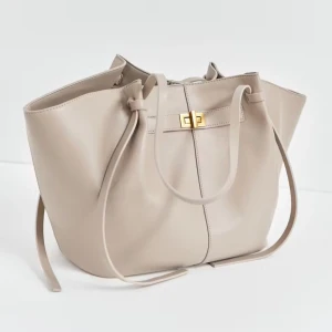 Väska - Väska från Gina tricot, i nyskick