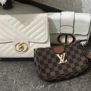 Samling av eleganta väskor - Säljer en samling av stiliga väskor.  Super billiga!